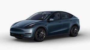 Tesla는 랩 가격을 대폭 낮추고 새로운 Abyss Blue 색상을 추가했습니다