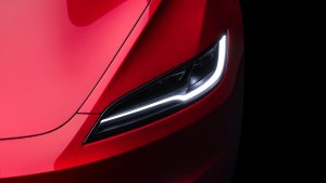 Tesla 소프트웨어 업데이트 2024.2는 신형 모델 3에서 적응형 헤드라이트를 활성화하지만 아직 매트릭스는 지원하지 않습니다. [업데이트됨]