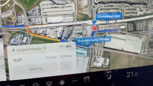 새로운 Tesla 기능 출시 예정: 타이어 공기 주입 보조 및 경로 설정 개선 사항