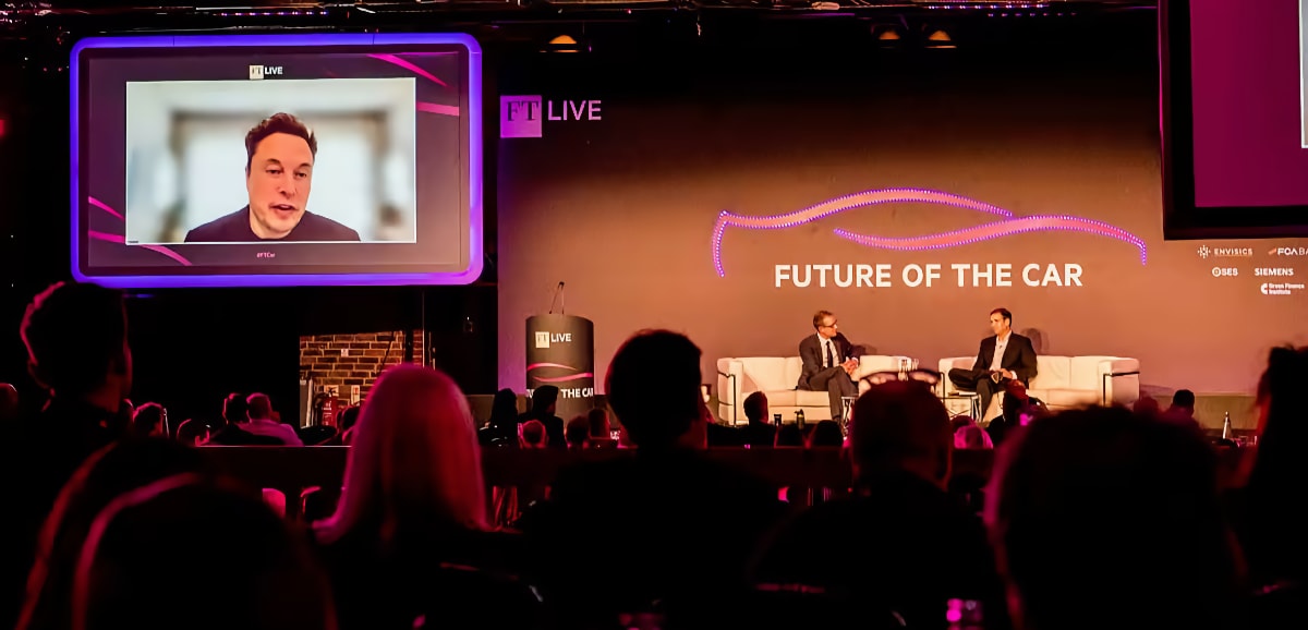 Elon Musk는 '자동차의 미래' 컨퍼런스에서 Financial Times와 Tesla의 미래에 대해 논의합니다.