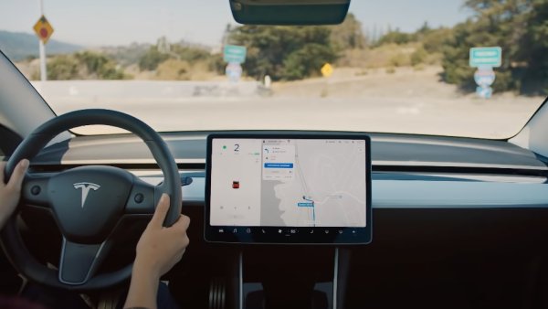 Tesla, 내비게이션에 '고속도로 회피' 옵션 추가