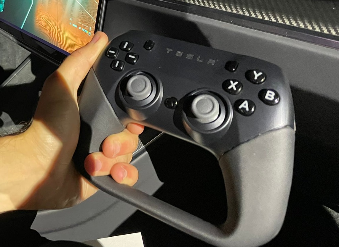 Tesla는 향후 업데이트에서 Bluetooth 컨트롤러를 지원할 예정입니다.
