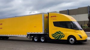 DHL, 테슬라 세미 트레일러 인도받아…1회 충전으로 390마일 주행 완료 - 완전 충전