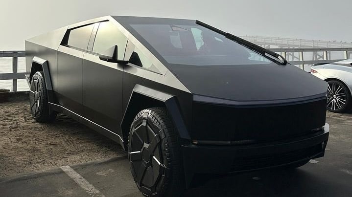 Matte Black 색상의 Tesla Cybertruck - 지금까지의 모든 Cybertruck 랩을 탐색합니다