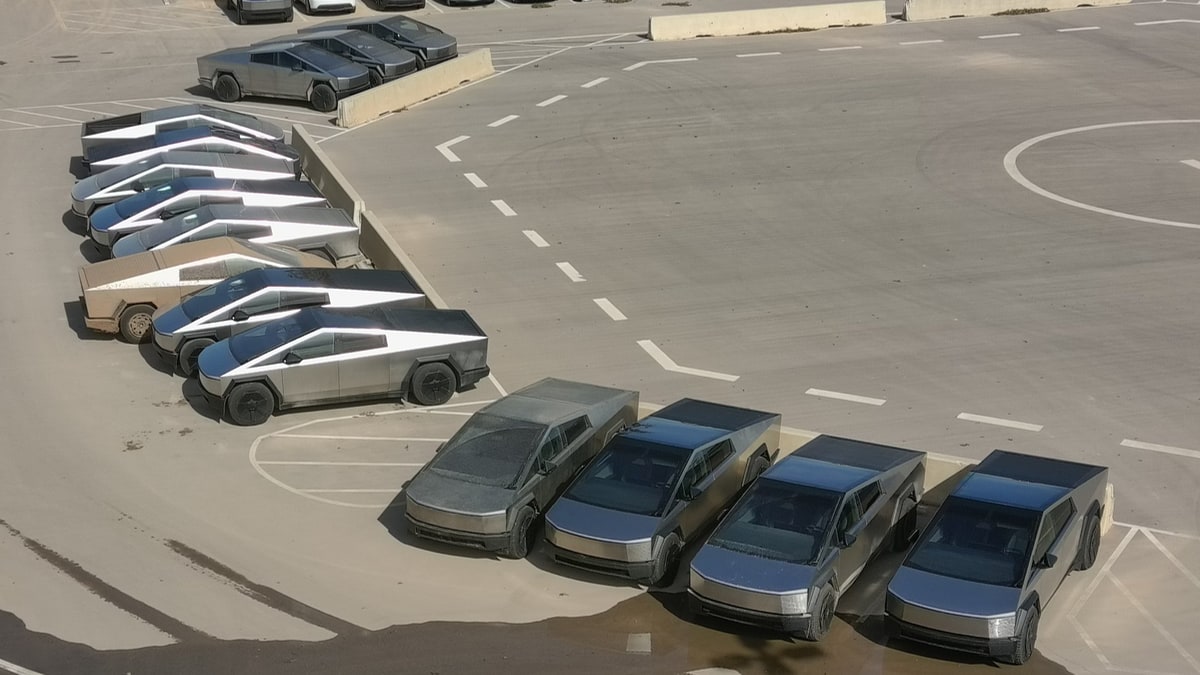 Tesla의 사이버트럭 함대, 텍사스 기가팩토리에서 출시 이벤트 준비 완료